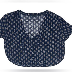 Brandy Melville Crop Top OS. Lace Up Front. Floral Pattern.